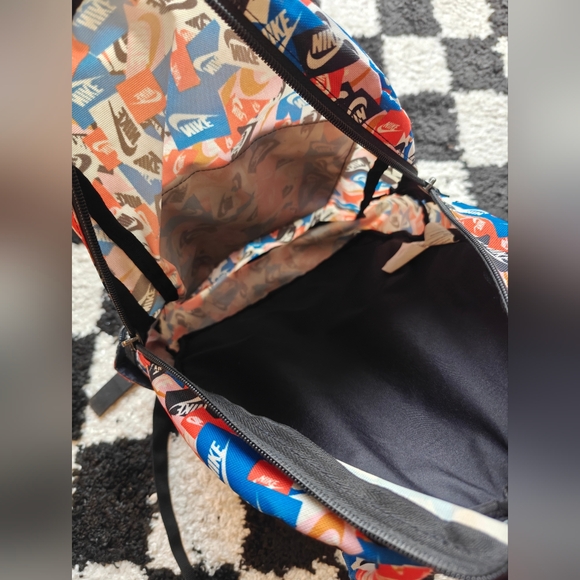 Store Close Mid Of Nov!! Nike Backpack - Picture 3 of 4